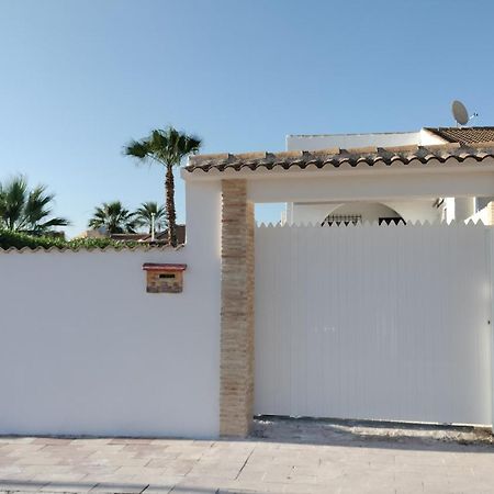 Acogedora Casa Con Piscina Villa Torrevieja Luaran gambar