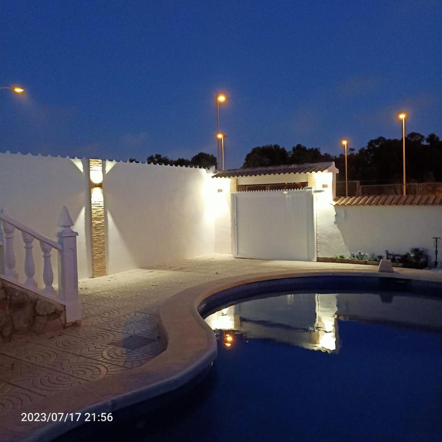 Acogedora Casa Con Piscina Villa Torrevieja Luaran gambar